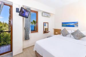 Standard Double or Twin Room with Sea View room in Amphora Hotel