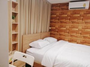 Phòng gia đình có phòng tắm chung (Family Room with Shared Bathroom)