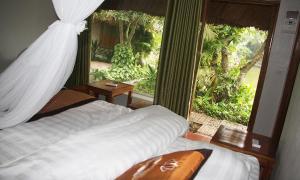 Phòng Deluxe Giường Đôi/2 Giường Đơn Nhìn Ra Hồ Nước (Deluxe Double or Twin Room with Lake View)