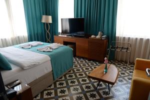 Deluxe Room with City View room in Pera Luna Residence