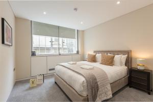 Grand Four Bedroom Apartment  room in Urban Chic - Exeter