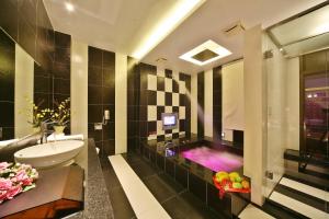 Deluxe King Double Room C1 - Check-In After 9PM