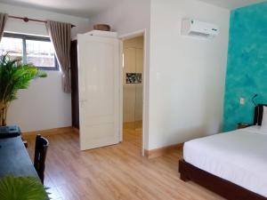 Giường Lớn Cạnh Bể Bơi (King Poolside)