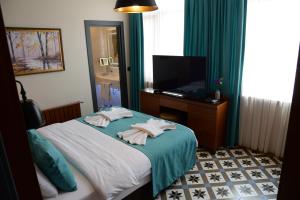 Deluxe Room with City View room in Pera Luna Residence