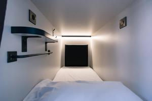 Pod in a 8-bed Mixed Dormitory room in Jacobs Inn Hostel