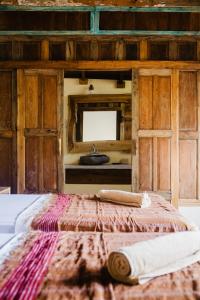 Phòng 2 Giường Đơn Nhìn Ra Hồ Bơi (Twin Room with Pool View)
