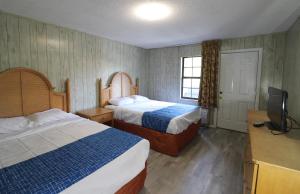 Two-Bedroom Suite - Non-Smoking room in Travelodge by Wyndham Gatlinburg