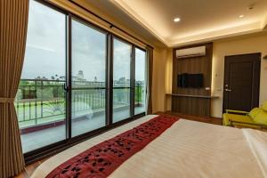 Phòng giường đôi Có Ban Công (Double Balcony)