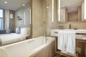 Phòng Đôi Tiêu Chuẩn có Bồn Tắm (Standard Double Room with Bathtub)