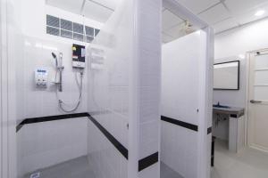 Phòng 2 giường đơn có phòng tắm dùng chung (Twin Room with Shared Bathroom)