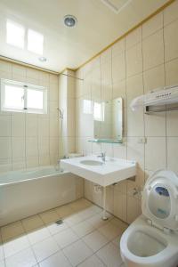 Phòng Tiêu Chuẩn Giường Đôi (Standard Double Room)