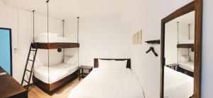Phòng 4 Người (Quadruple Room)