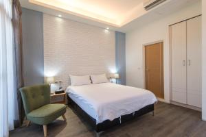Phòng Giường Đôi Có Ban Công (Double Room with Balcony)
