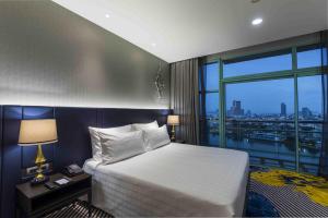 Grand Deluxe Room King with River View  room in Chatrium Hotel Riverside Bangkok