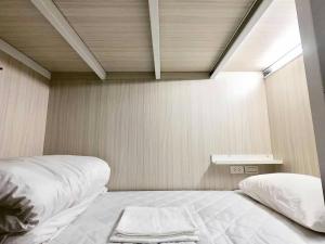 Phòng Ngủ Tập Thể 10 Giường Cho Cả Nam Và Nữ (10-Bed Mixed Dormitory Room)