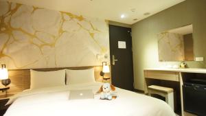 Phòng Đôi Tiêu Chuẩn - Nhận Phòng Sau 11:00 Tối (Standard Double Room - Check-In After 11:00 PM)