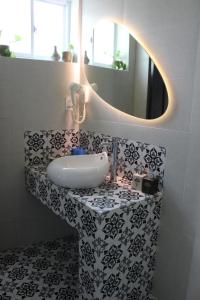Phòng Bốn Người Hướng Bể Bơi (Pool View Quadruple Room)