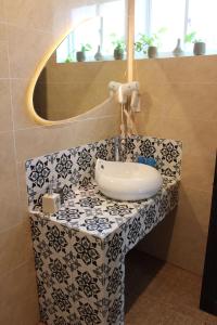Phòng có Giường Lớn và Sân Trong (King Private Patio)