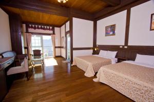 Phòng 4 người có ban công (Quadruple Room with Balcony)