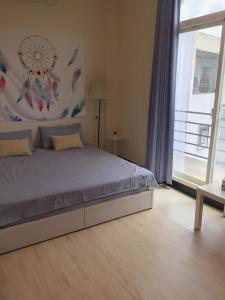 Phòng Giường Đôi Có Ban Công (Double Room with Balcony)