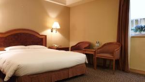 Phòng Đôi Tiêu Chuẩn có Cửa Sổ Hướng Trong Nhà (Standard Double Room with Indoor-Facing Window)