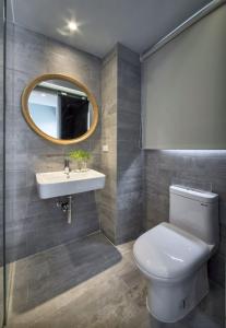 Phòng giường đôi nhỏ (Semi-Double Room)