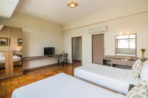 Junior Suite room in Asoke Residence Sukhumvit by UHG