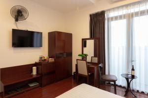 Phòng Deluxe Giường Đôi Có Ban Công (Deluxe Double Room with Balcony)