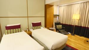 Avari World Traveler Twin Room room in Avari Tower Karachi