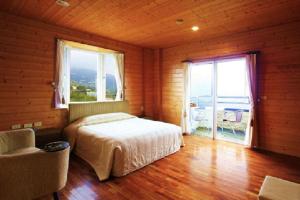 Phòng Giường Đôi Nhìn Ra Núi (Double Room with Mountain View)