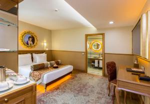 Deluxe Double Room with Balcony room in Hotel Sultania Boutique Class