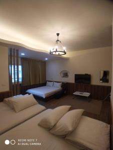 Phòng gia đình với phòng tắm riêng. (Family Room with Private Bathroom)