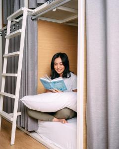 Phòng Ngủ Tập Thể Cho Cả Nam Và Nữ (Mixed Dormitory Room)
