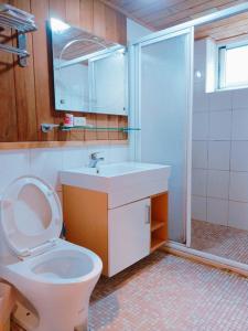 Phòng Giường Đôi Nhìn Ra Núi (Double Room with Mountain View)