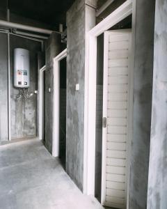 Phòng Ngủ Tập Thể Cho Cả Nam Và Nữ (Mixed Dormitory Room)