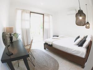 Phòng Superior Giường Đôi Nhìn Ra Hồ Bơi (Superior Double Room with Pool View)