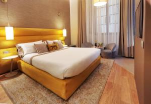 Deluxe Double Room with Bath room in Renascentia in Florence