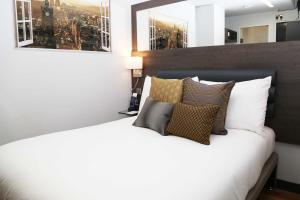 Double Room - No Window room in Haymarket Hub Hotel