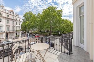  Executive Two Bedroom Apartment with Balcony room in Chesham Court Knightsbridge