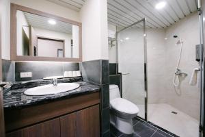 Phòng Hạng Tiết kiệm Cho 4 Người (Economy Quadruple Room)