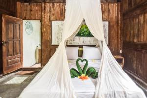 Phòng Giường Đôi Nhìn Ra Hồ Bơi (Double Room with Pool View)