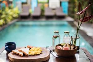 Phòng Giường Đôi Nhìn Ra Hồ Bơi (Double Room with Pool View)