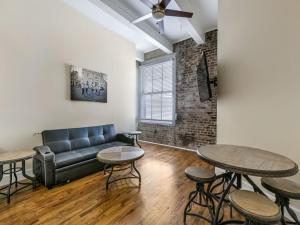 Beautiful Condos Steps from French Quarter and Bourbon St - image 1