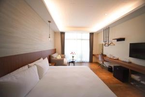 Phòng Giường Đôi Nhìn Ra Núi (Double Room with Mountain View)