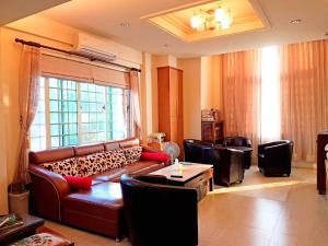 Biệt Thự Nhìn Ra Vườn (Villa with Garden View)