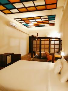 Phòng Deluxe Giường Đôi Với Ban Công và Tầm Nhìn Ra Biển (Deluxe Double Room with Balcony and Sea View)