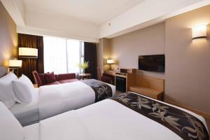 Phòng 2 giường đơn Hướng phố (Twin Room City View)