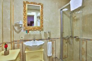 Quadruple Family Room room in Edibe Sultan Hotel