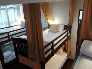 Phòng Nghỉ Tập Thể Cho Cả Nam Và Nữ (Mixed Dormitory)