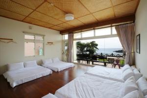Phòng Gia Đình Nhìn Ra Biển (Family Room with Sea View)